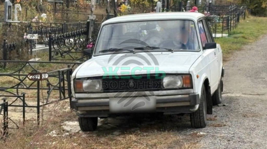 В Воронеже женщина разграбила могилы участников СВО