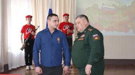 Россошанцу за защиту границы вручили медаль «Участнику специальной военной операции»