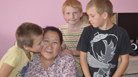 Жительница Терновского района взяла на воспитание 10 приемных детей