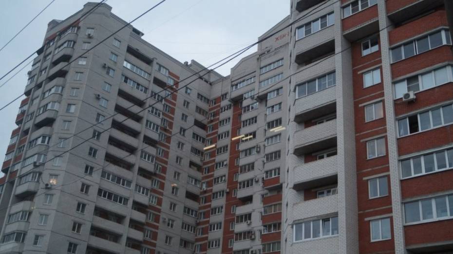 В Советском районе Воронежа мужчина выпал с балкона 12 этажа