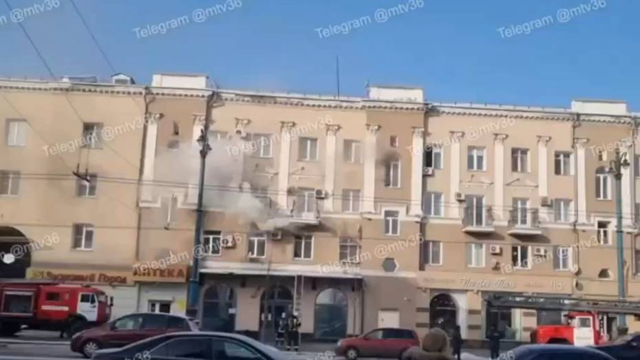 В Воронеже на проспекте Революции загорелась квартира: видео