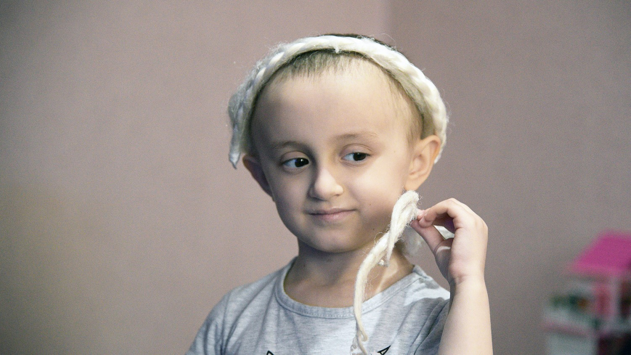 «Мечтаю о косе!» У больной раком девочки из Воронежа есть шанс на спасение