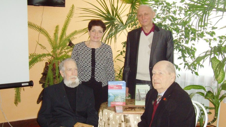 В Верхнемамонском районе двум писателям вручили премию имени Василия Белокрылова