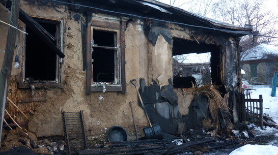 В павловском хуторе Максимово при пожаре погиб 67-летний мужчина