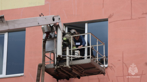 Спасатели показали, как проходили учения в отеле Benefit Plaza в Воронеже