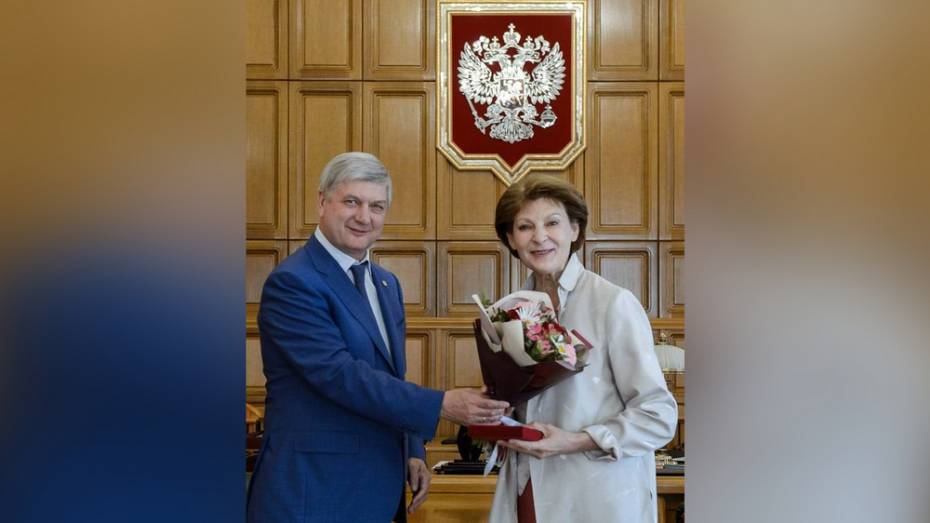 Губернатор Воронежской области поздравил Надежду Стороженко с юбилеем