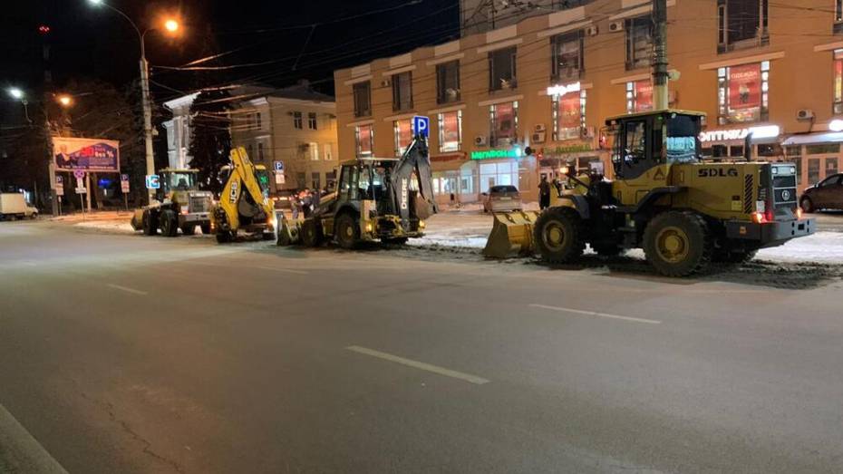 Автомобилистов предупредили об утренней «снежной каше» на дорогах Воронежа