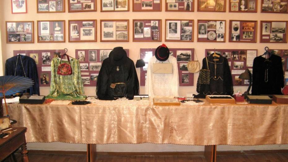 В Рамони открылась выставка дамских аксессуаров ХХ века