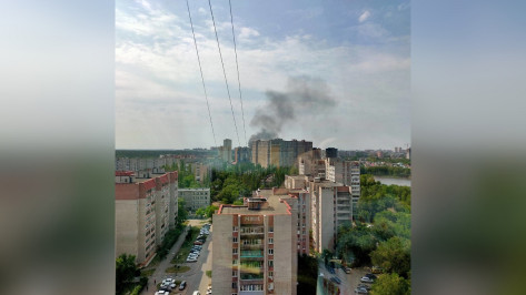 Склад с деревянными поддонами загорелся в Воронеже