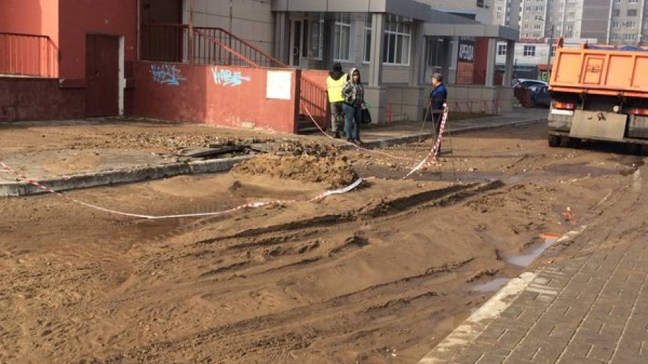 Коммунальщики устранили аварию на водопроводе в Воронеже