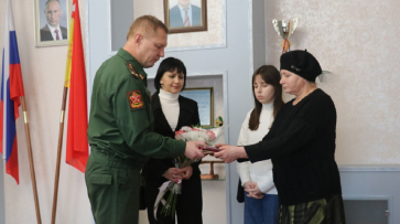 Семье погибшего воронежского танкиста передали орден Мужества