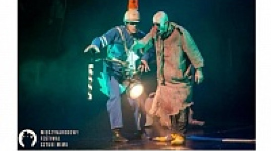 Выпускник ВГАИ гастролировал с театром DEREVO