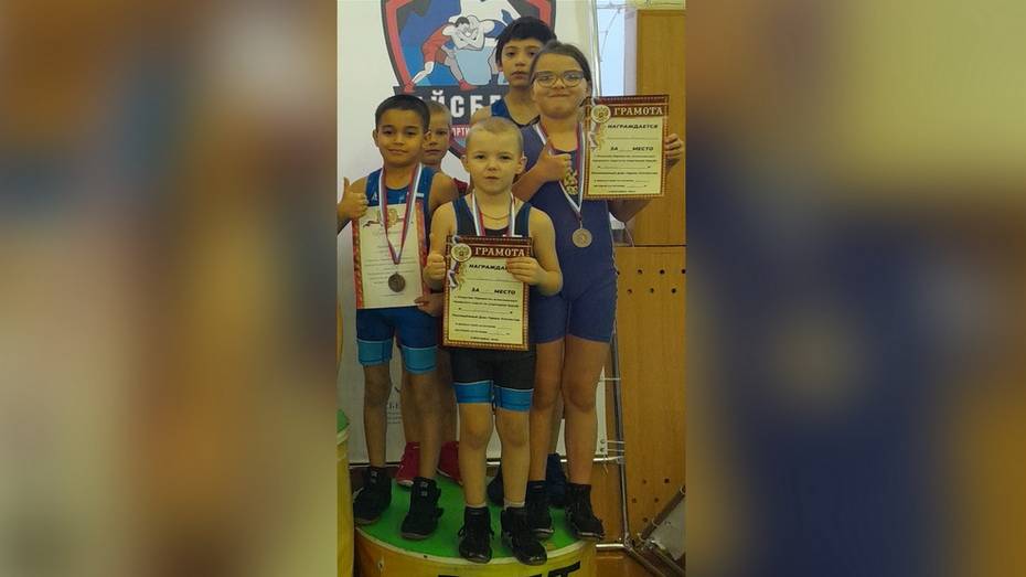 Репьевские борцы победили на открытом турнире в Белгородской области