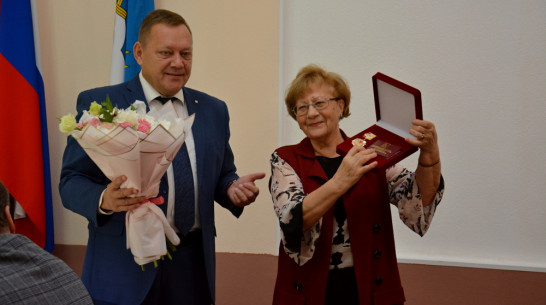В Острогожске председателя женсовета наградили «Благодарностью от земли Воронежской»