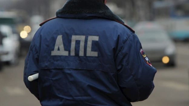 В Воронежской области двух сотрудников ГИБДД будут судить за взятки и превышение полномочий