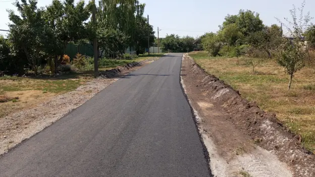 В верхнемамонском селе Мамоновка завершили асфальтирование дорог