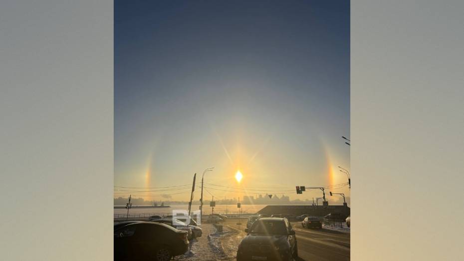 В Воронеже заметили вертикальную морозную радугу утром 26 января