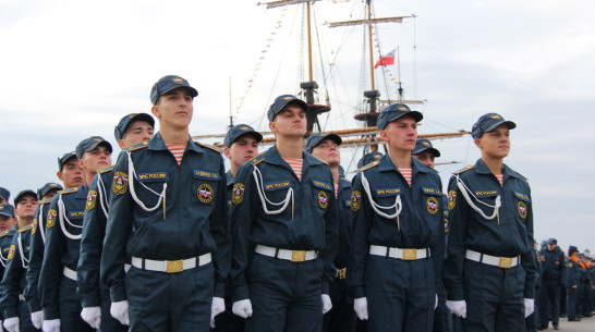На Адмиралтейской площади Воронежа присягнули 222 будущих спасателя
