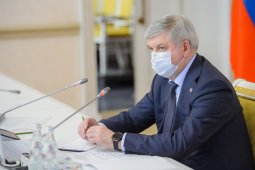 Воронежский губернатор призвал к строгому контролю за масочным режимом в транспорте