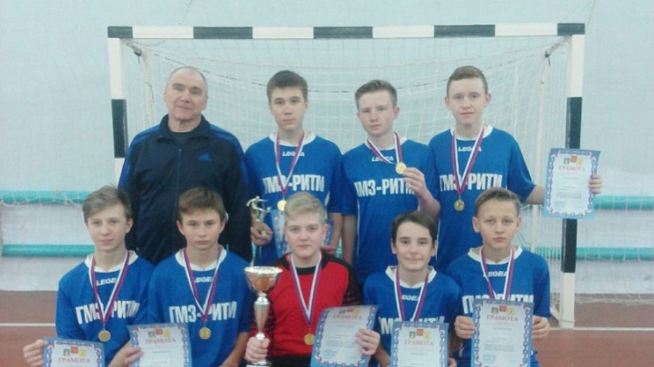 Грибановская команда победила на межрегиональном турнире по мини-футболу