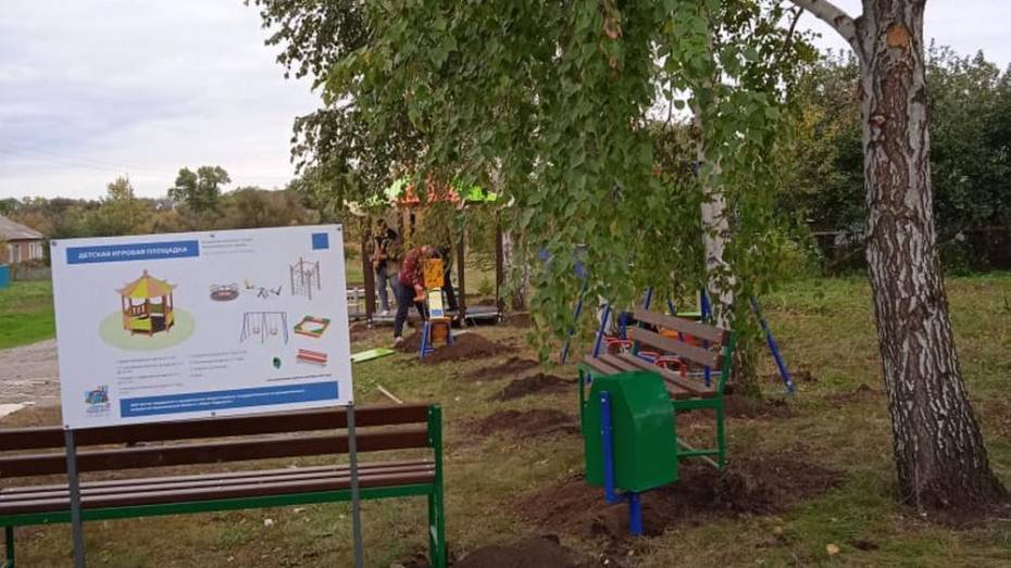 На пустыре в петропавловском хуторе Огарев обустроили детскую площадку