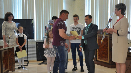 В Павловске 10 семей получили жилищные сертификаты