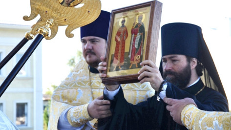 В Россошь привезли икону с частицей мощей князя Владимира