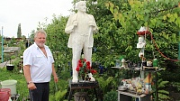 Житель Новоусманского района установил памятник Ленину в своем дворе
