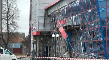 Торговый центр в Белгороде поврежден в результате ракетного обстрела ВСУ: есть пострадавшие