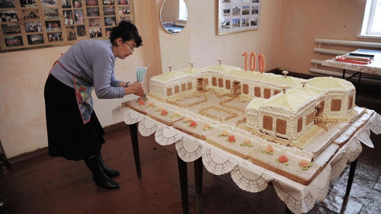  Медсестра из Россошанского района испекла торт в виде своей больницы 