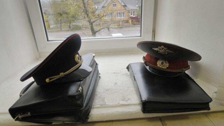 В Воронеже полицейского будут судить за мошенничество