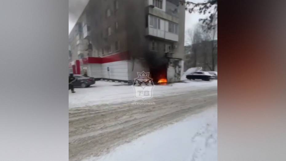 Воронежцы сообщили о пожаре на улице Остроухова