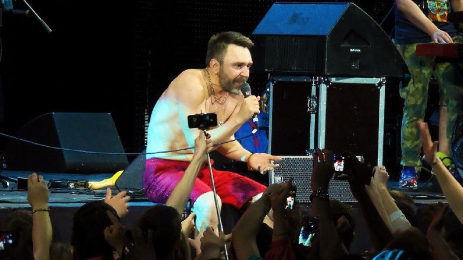 Певца Сергея Шнурова перед концертом в Воронеже оштрафовали за мат на сцене