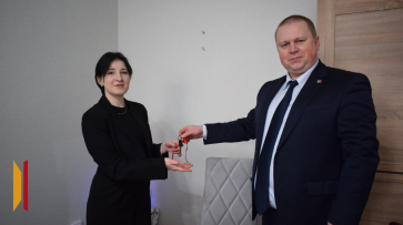 В Подгоренском районе молодой терапевт получила служебное жилье