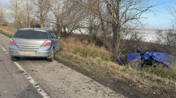 В страшном ДТП под Воронежем погиб водитель ВАЗ-2114 и пострадали еще 2 человека: видео