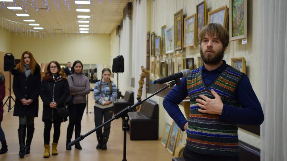 В Борисоглебске открыли выставку картин местного художника Виктора Сапрыкина
