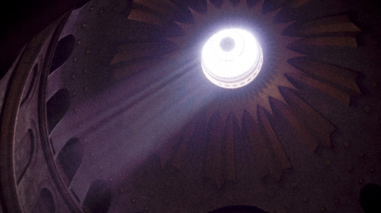 Благодатный огонь сошел в Иерусалиме