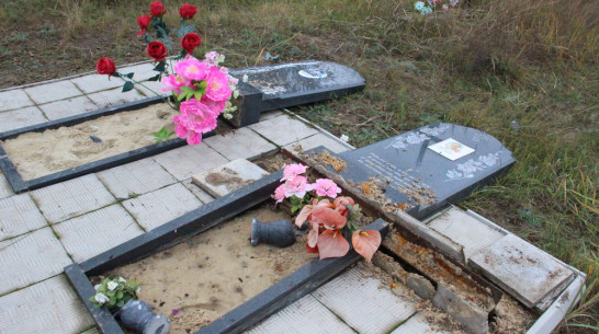 В новохоперском поселке Половцево вандалы разгромили 32 могилы на кладбище