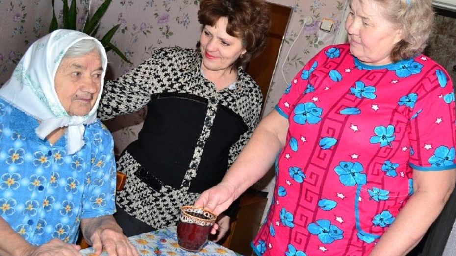 В Грибановском районе «удочерили» трех бабушек