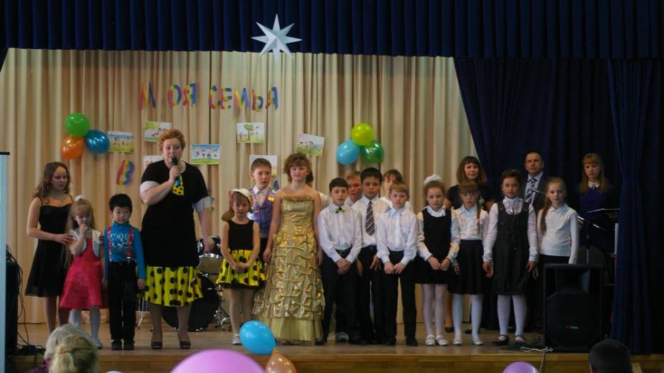 Замещающая семья из Поворинского района дала в Борисоглебске благотворительный концерт
