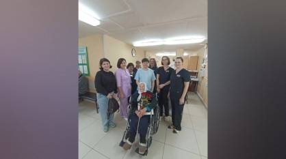 Воронежские врачи вернули 100-летней пациентке возможность читать любимые книги