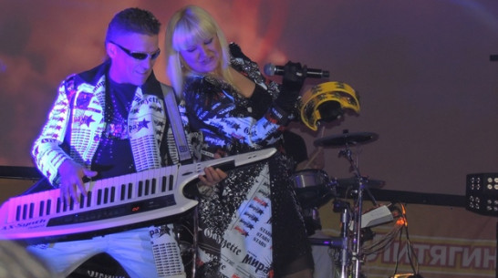 Маргарита Суханкина в Воронеже так завела зал, что сама испугалась, как бы зрители в порыве эмоций не попадали с балкона