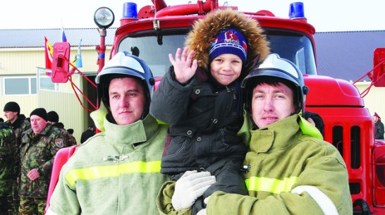 Богучарские пожарные и медики получили спецмашины
