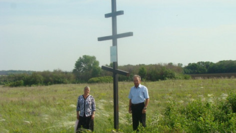 Воронежский предприниматель установил крест на месте родины своих предков в Новохоперском районе