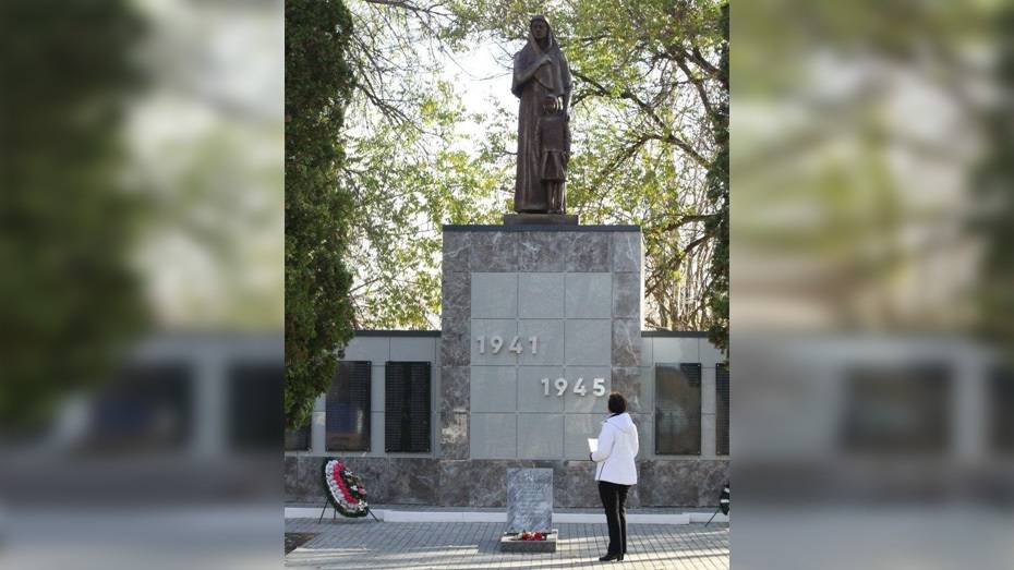 На памятнике погибшим землякам в аннинском селе заменили скульптуру