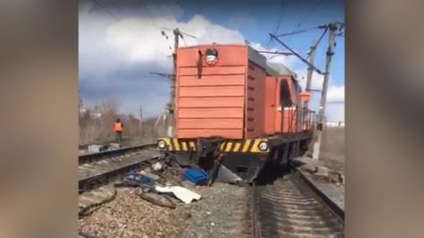 Появилось видео сошедшего с рельсов поезда в Воронежской области
