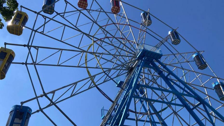 В Воронежской области запустили 30-метровое колесо обозрения в Борисоглебске