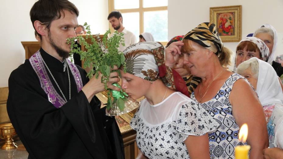 В богучарское село Сухой Донец привезли частицу животворящего креста