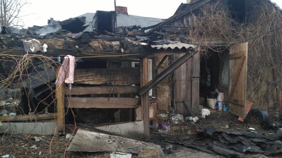 Хозяин дома и гостья погибли при пожаре в Воронежской области