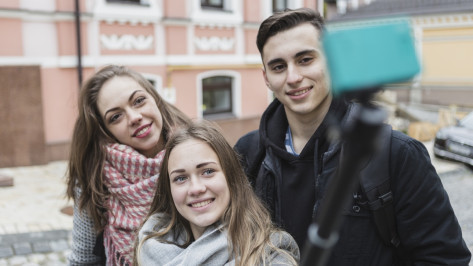 Воронежцы смогут выиграть iPhone 8 за фото с избирательного участка 